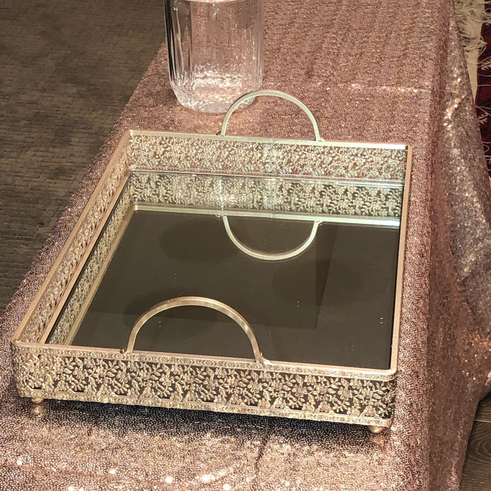 Glitz sequin tablecloth in blush - beautiful for a statement table!